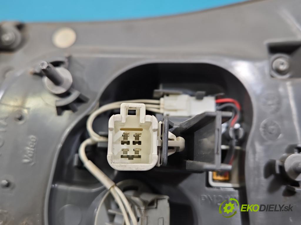 Toyota Avensis III T27 2009-2018 1.8 vvti 147 HP manual 108 kW 1798 cm3 4- svetlo / reflektor zadné ľavé  (Kľučka dverí ostatné)