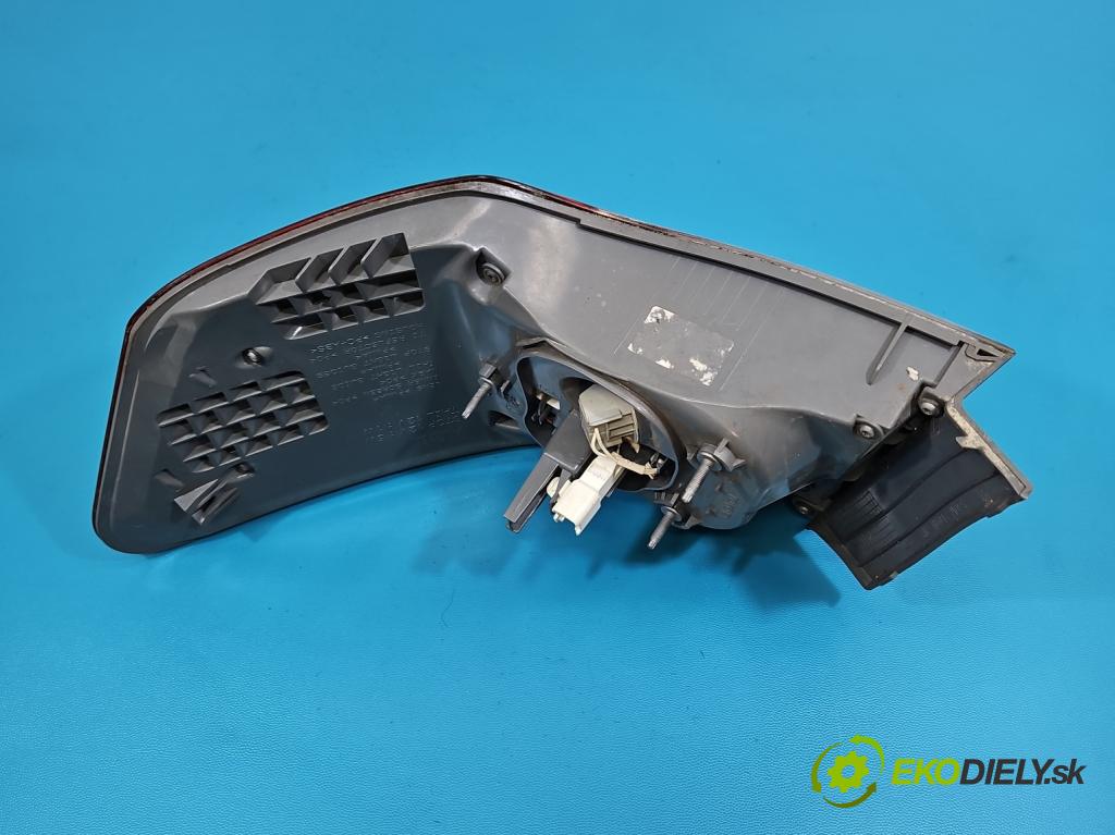 Toyota Avensis III T27 2009-2018 1.8 vvti 147 HP manual 108 kW 1798 cm3 4- svetlo / reflektor zadné ľavé  (Kľučka dverí ostatné)