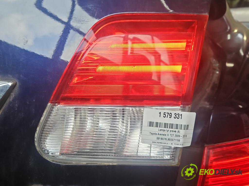 Toyota Avensis III T27 2009-2018 1.8 vvti 147 HP manual 108 kW 1798 cm3 4- svetlo / reflektor zadné pravé  (Kľučka dverí ostatné)