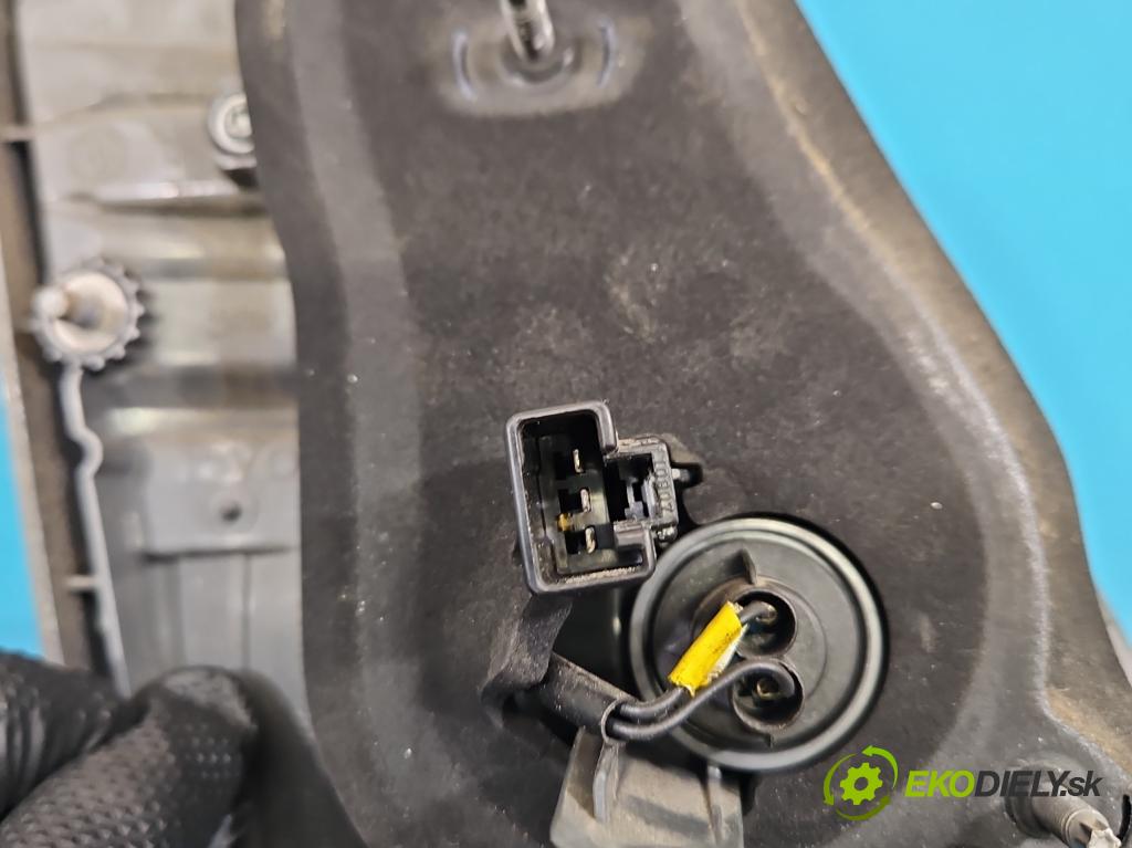 Toyota Avensis III T27 2009-2018 1.8 vvti 147 HP manual 108 kW 1798 cm3 4- svetlo / reflektor zadné pravé  (Kľučka dverí ostatné)