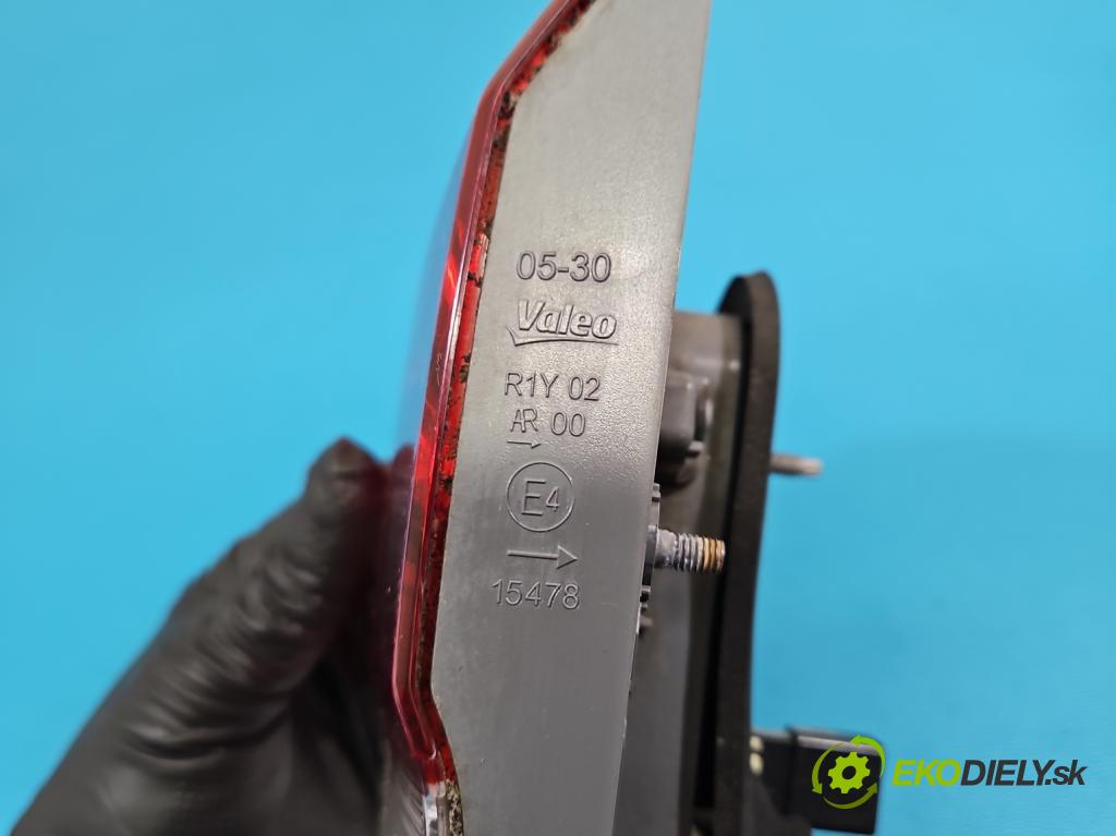 Toyota Avensis III T27 2009-2018 1.8 vvti 147 HP manual 108 kW 1798 cm3 4- svetlo / reflektor zadné pravé  (Kľučka dverí ostatné)