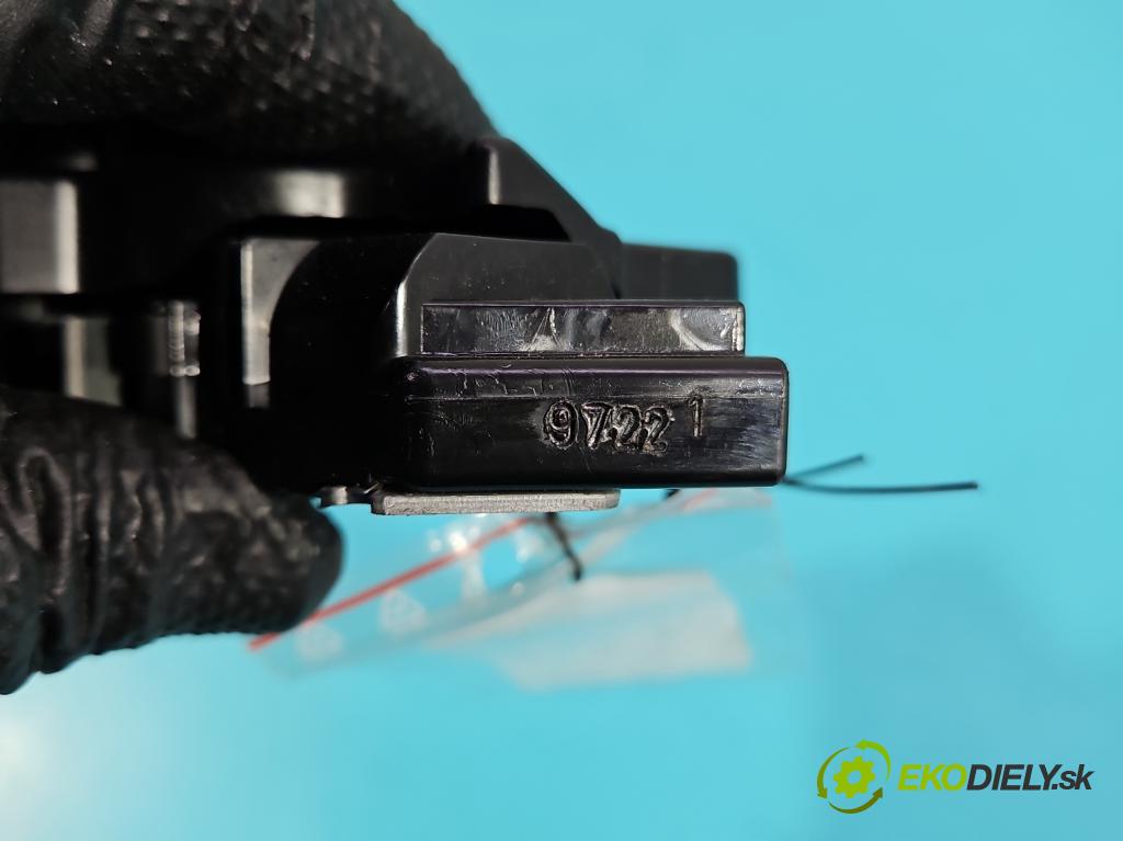 Toyota Corolla E21 2019- 1.8 16V 98 hp automatic 72 kW 1798 cm3 4- zámek kufrových dveří zadní