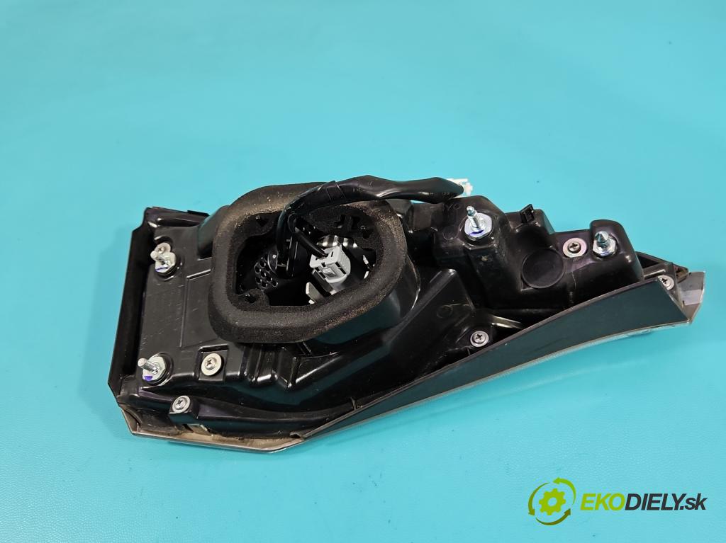 Toyota Corolla E21 2019- 1.8 16V 98 HP automatic 72 kW 1798 cm3 4- svetlo / reflektor zadné pravé 81580-02C31-00 (Kľučka dverí ostatné)