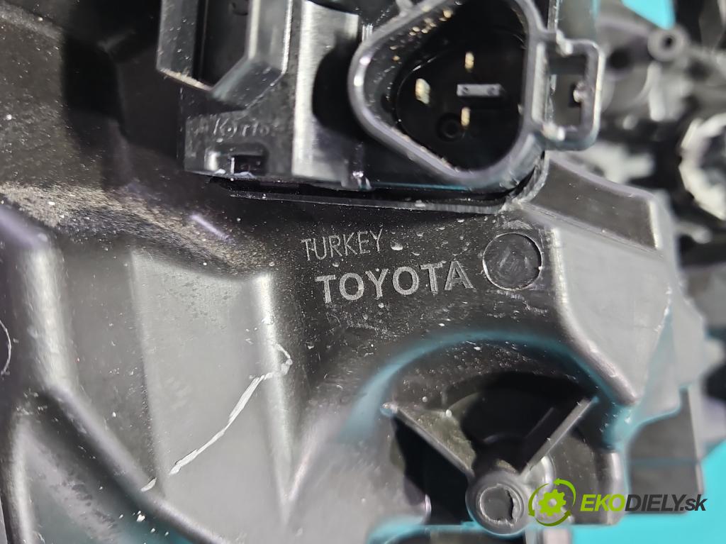 Toyota Corolla E21 2019- 1.8 16V 98 HP automatic 72 kW 1798 cm3 4- Reflektor: ľavý  (Kľučka dverí ostatné)