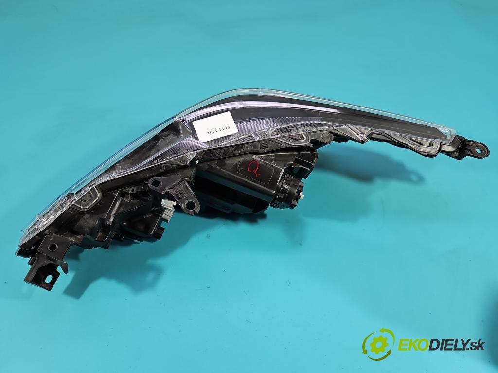 Toyota Corolla E21 2019- 1.8 16V 98 HP automatic 72 kW 1798 cm3 4- Reflektor: pravý  (Svetlo predné pravé)