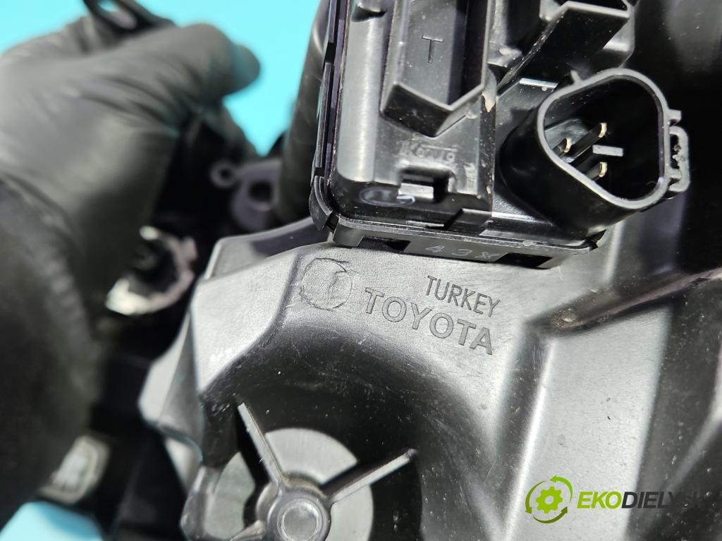 Toyota Corolla E21 2019- 1.8 16V 98 HP automatic 72 kW 1798 cm3 4- Reflektor: pravý  (Svetlo predné pravé)