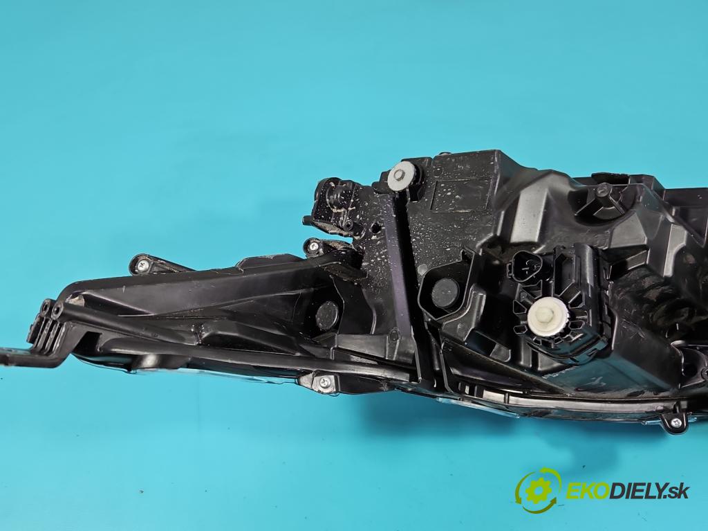 Toyota Corolla E21 2019- 1.8 16V 98 HP automatic 72 kW 1798 cm3 4- Reflektor: pravý  (Svetlo predné pravé)