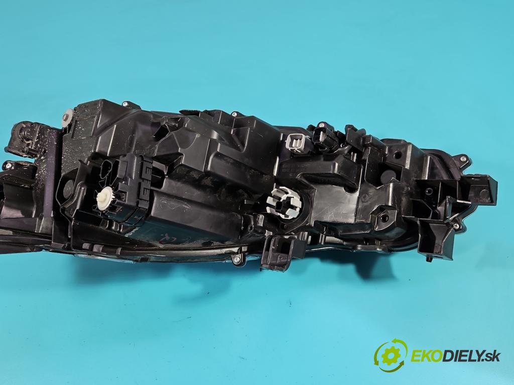 Toyota Corolla E21 2019- 1.8 16V 98 HP automatic 72 kW 1798 cm3 4- Reflektor: pravý  (Svetlo predné pravé)