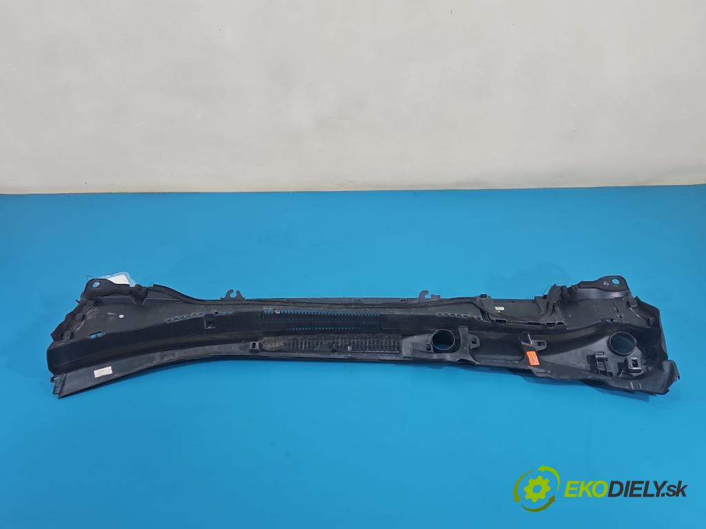 Toyota Corolla E21 2019- 1.8 16V 98 hp automatic 72 kW 1798 cm3 4- torpédo 55708-02770 (Plast pod čelním sklem)