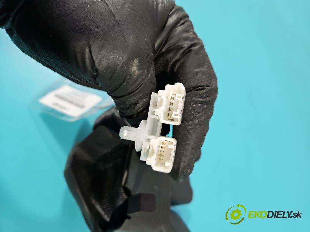 Toyota Corolla E21 2019- 1.8 16V 98 hp automatic 72 kW 1798 cm3 4- stěna bezpečnost zadní levý