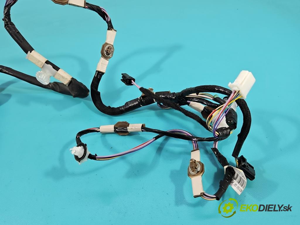 Toyota Corolla E21 2019- 1.8 16V 98 hp automatic 72 kW 1798 cm3 4- Balíček: dveře zadní pravých 8215302F30