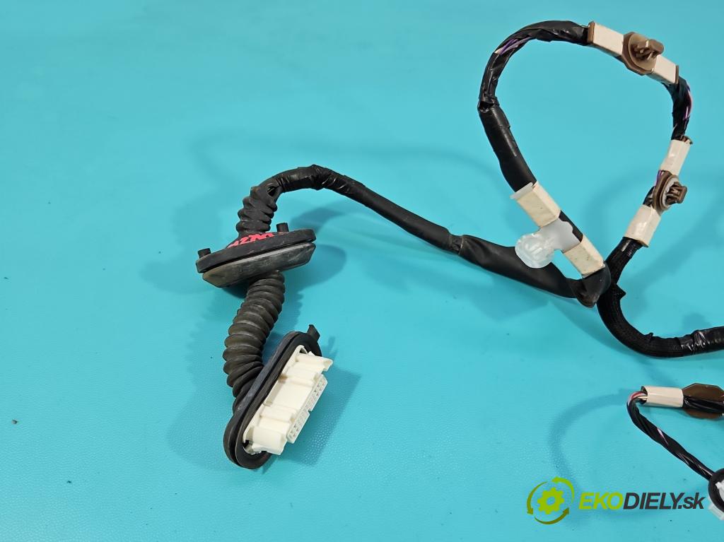 Toyota Corolla E21 2019- 1.8 16V 98 hp automatic 72 kW 1798 cm3 4- Balíček: dveře zadní pravých 8215302F30