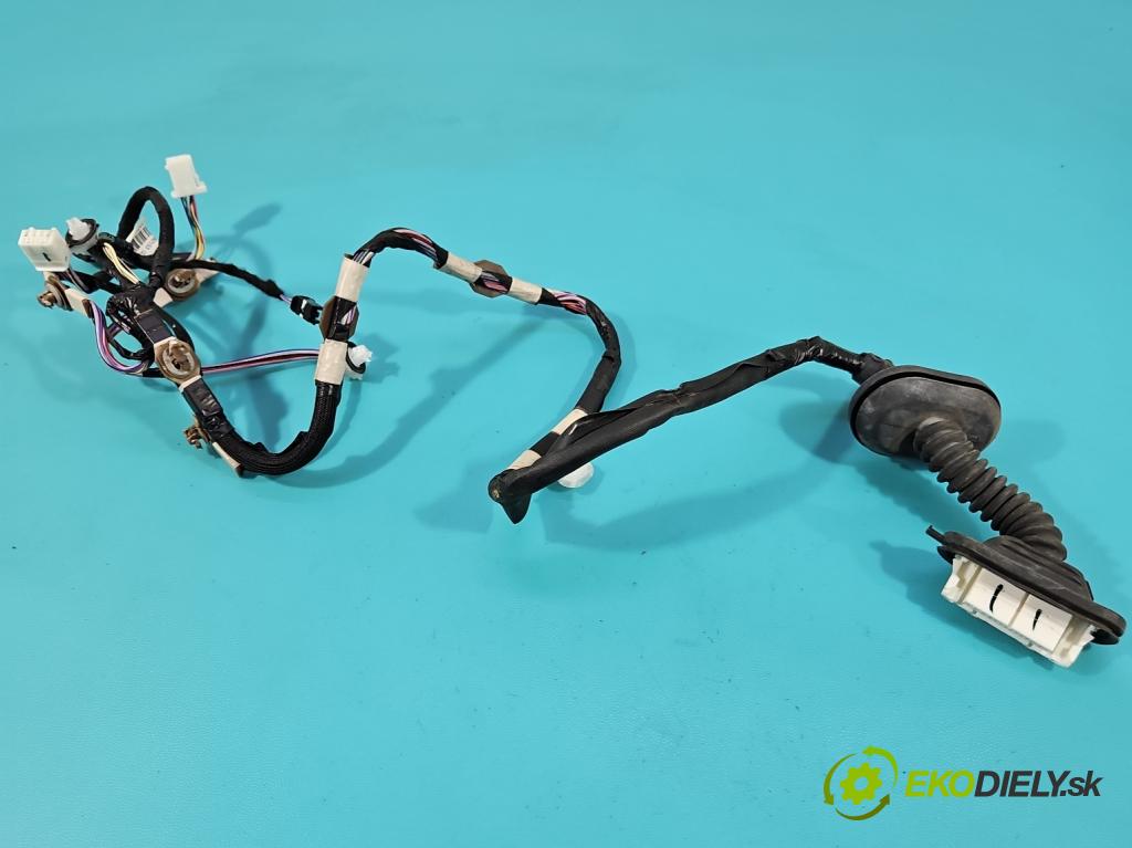 Toyota Corolla E21 2019- 1.8 16V 98 hp automatic 72 kW 1798 cm3 4- Balíček: dveře zadní pravých 8215302F30