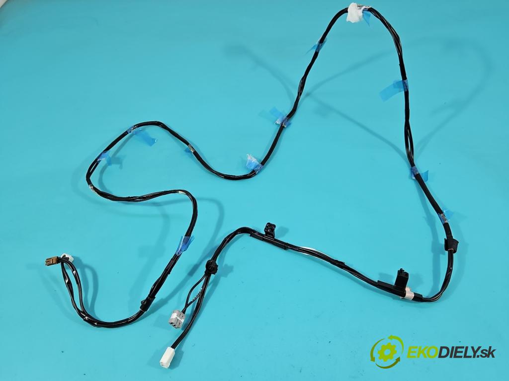 Toyota Corolla E21 2019- 1.8 16V 98 hp automatic 72 kW 1798 cm3 4- Balíček: 86101-02D00