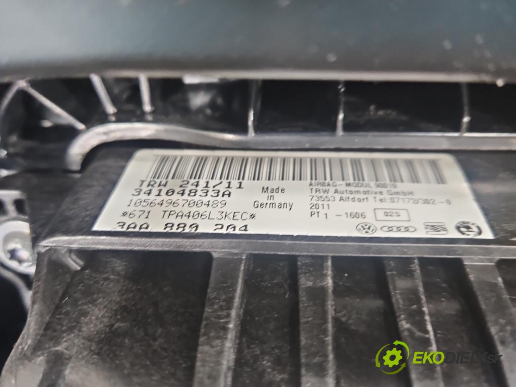 Vw Passat B7 2010-2014 2.0 tdi 140 HP manual 103 kW 1968 cm3 5- kokpit,pristrojová doska rozdeľovacia