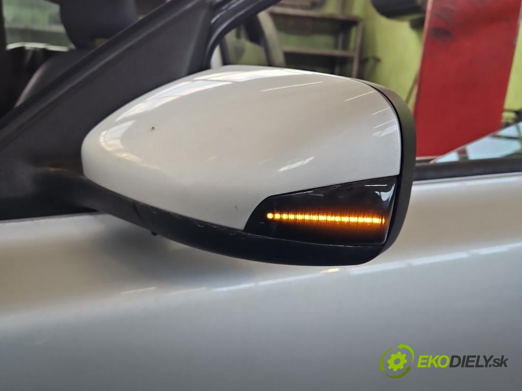 Volvo V50 2.0d 133 HP manual 98 kW 1997 cm3 5- zrkadlo ľavé  (Kľučka dverí ostatné)