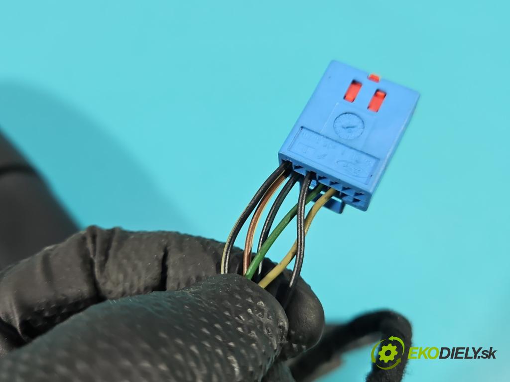 Volvo V50 2.0d 133 HP manual 98 kW 1997 cm3 5- zrkadlo pravé  (Kľučka dverí ostatné)