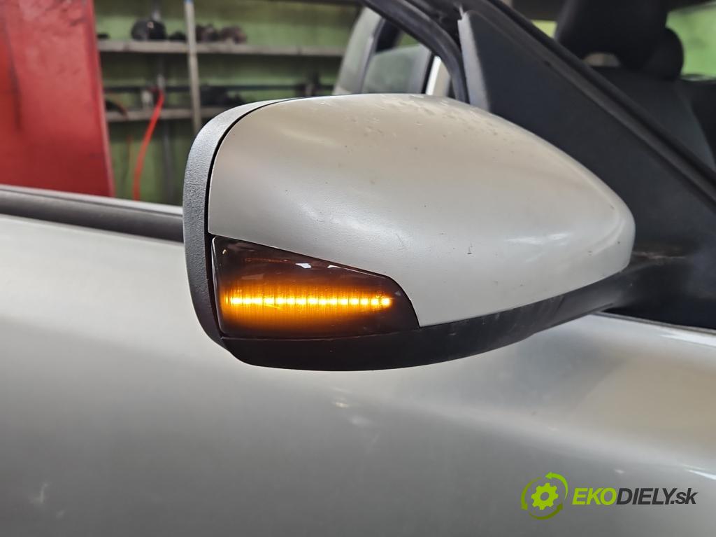 Volvo V50 2.0d 133 hp manual 98 kW 1997 cm3 5- zpětné zrcátko pravé  (Klika dveří ostatní)