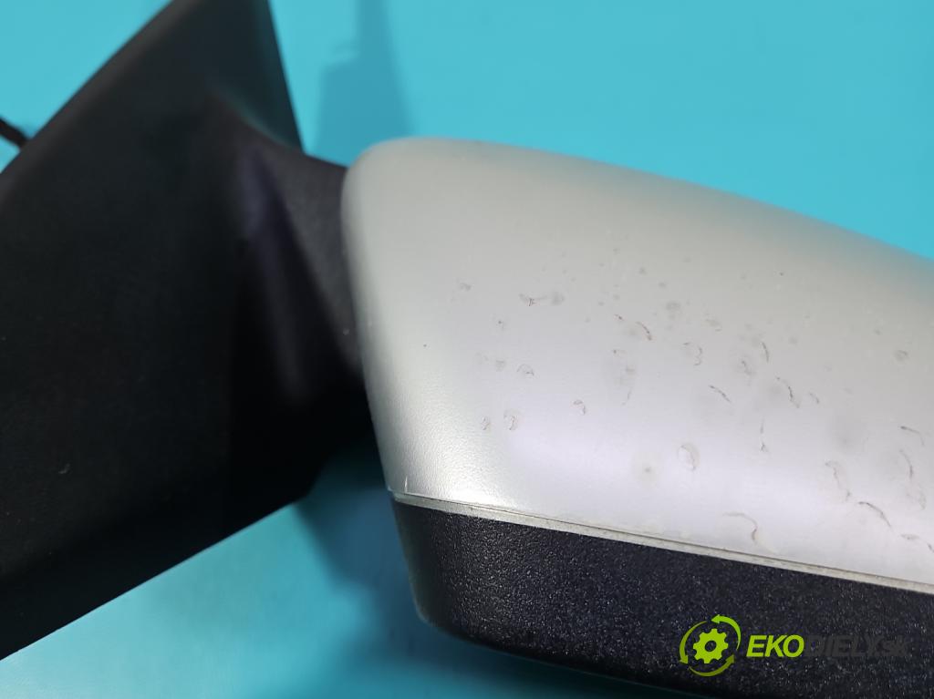 Volvo V50 2.0d 133 HP manual 98 kW 1997 cm3 5- zrkadlo pravé  (Kľučka dverí ostatné)