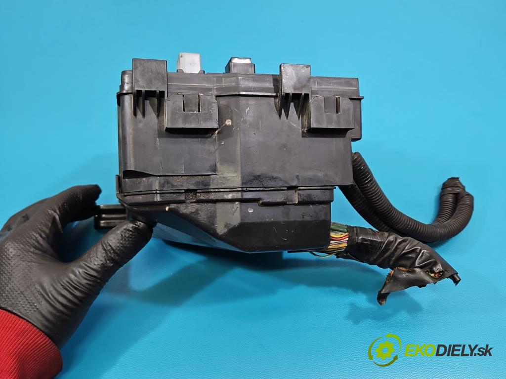 Honda CR-V III 2006-2011 2.2 i-CTDi 150 HP manual 110 kW 2199 cm3 5- skrinka poistka 25SWY-E02 (Poistková skrinka)