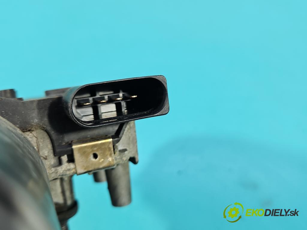 Volvo V50 2.0d 133 hp manual 98 kW 1997 cm3 5- motor stěračů přední 0390241924