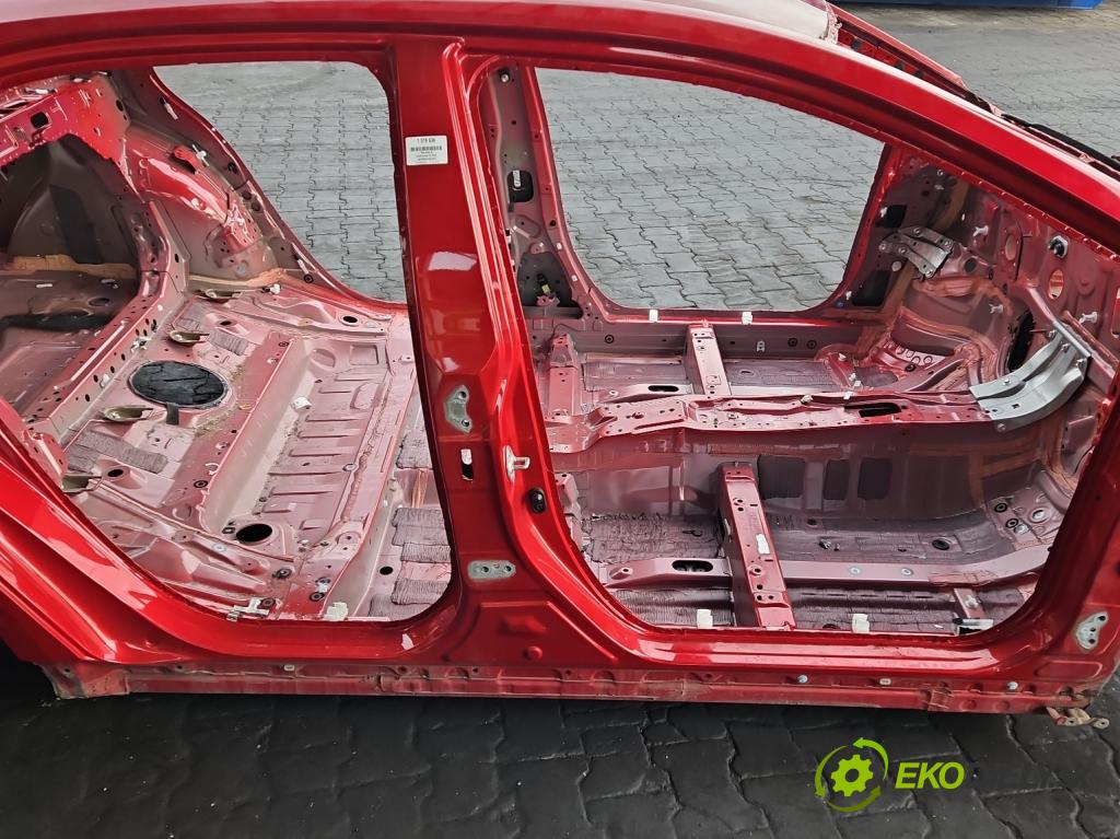 Toyota Corolla E21 2019- 1.8 16V 98 hp automatic 72 kW 1798 cm3 4- práh pravý  (Karoserie ostatní)