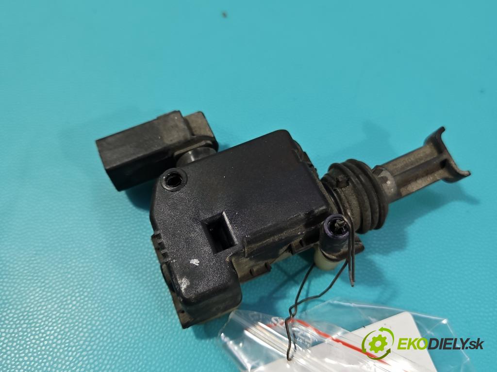 Bmw i3 2013–2022 0.0 elektrický: 170 hp automatic 125 kW 1 cm3 5- Aktuátor: bačkory: nalévání paliva 009066-36