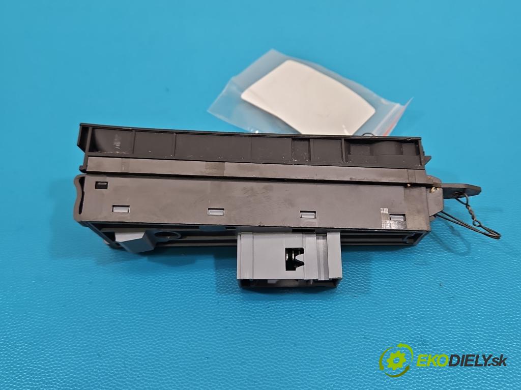 Vw Passat B7 2010-2014 2.0 tdi 140 HP manual 103 kW 1968 cm3 5- prepínač brzda: ručný 3AB927137 (Prepínacie páčky pod volantom)