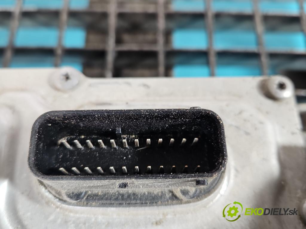 Bmw i3 2013–2022 0.0 elektrický: 170 HP automatic 125 kW 1 cm3 5- střídač: prúd 0437508569