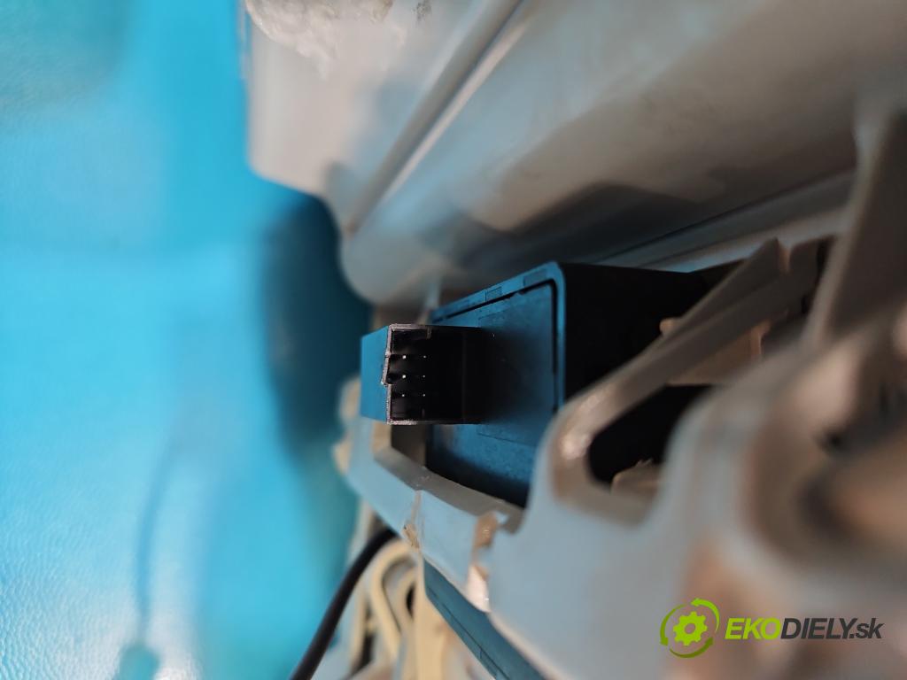 Vw Passat B7 2010-2014 2.0 tdi 140 hp manual 103 kW 1968 cm3 5- světlo interiéru 3C0867489C