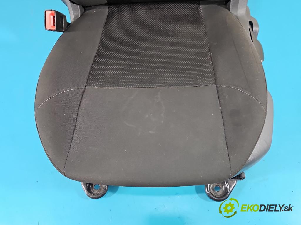 Ford Focus Mk3 2010-2018 1.5 tdci 95 hp manual 70 kW 1499 cm3 5- Sedadlo levý  (Sedadlo)