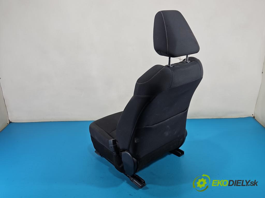 Toyota Corolla E21 2019- 1.8 16V 98 HP automatic 72 kW 1798 cm3 4- Sedačka pravý (Sedadlo)