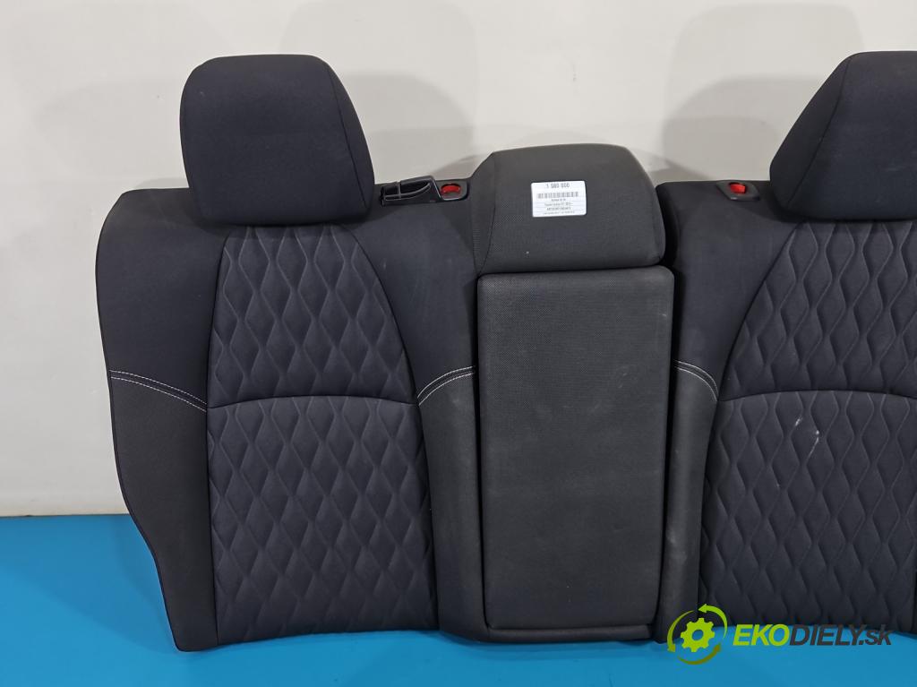 Toyota Corolla E21 2019- 1.8 16V 98 HP automatic 72 kW 1798 cm3 4- Pohovka: zadné (Sedadlo)