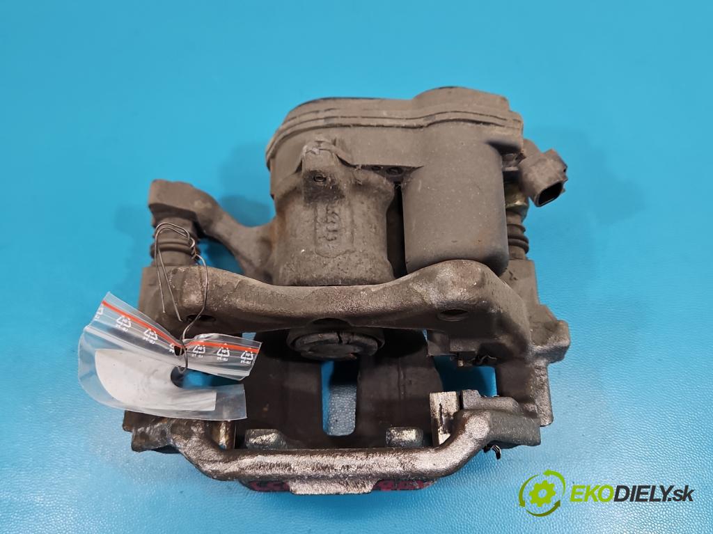 Toyota Corolla E21 2019- 1.8 16V 98 hp automatic 72 kW 1798 cm3 4- brzdič zadní levý  (Klika dveří ostatní)