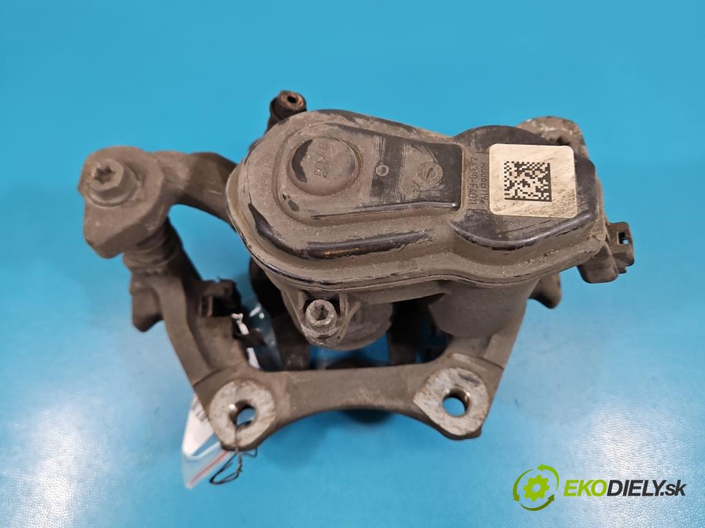 Toyota Corolla E21 2019- 1.8 16V 98 hp automatic 72 kW 1798 cm3 4- brzdič zadní levý  (Klika dveří ostatní)