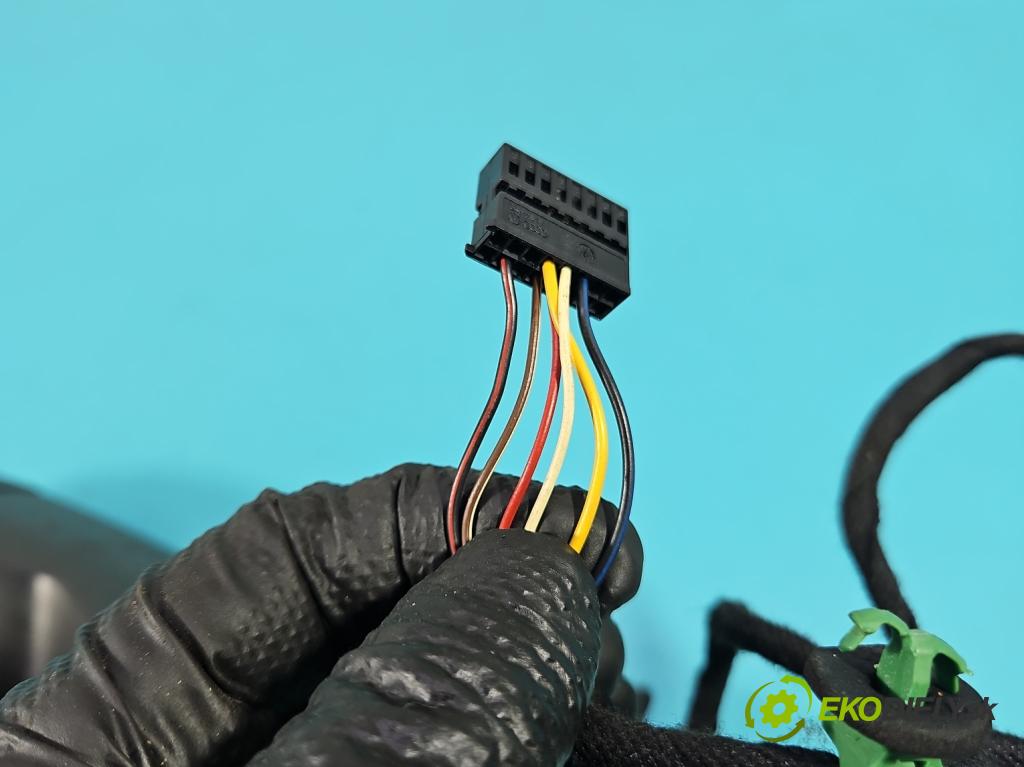 Vw Tiguan I 2007-2016 1.4 TSI 150 HP manual 110 kW 1390 cm3 5- zrkadlo pravé 5N1857502AG (Kľučka dverí ostatné)