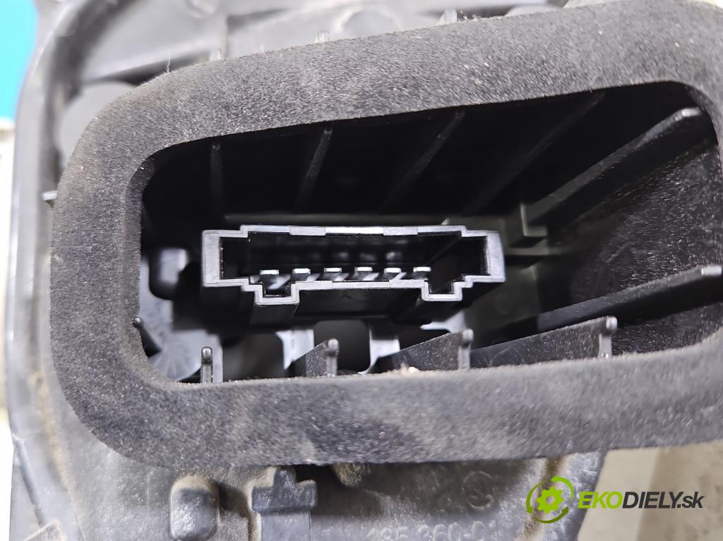 Skoda Octavia III 2013- 1.4 TSI CZDA: 150 HP manual 110 kW 1395 cm3 5- svetlo / reflektor zadné ľavé  (Kľučka dverí ostatné)