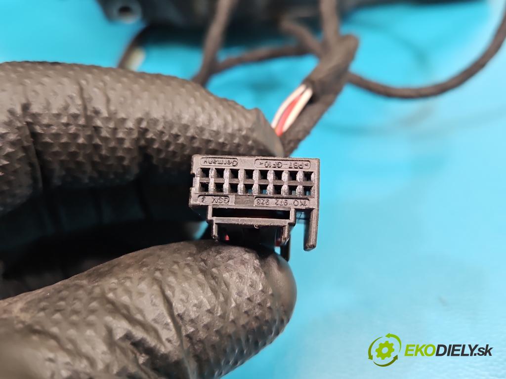 Skoda Octavia III 2013- 1.4 TSI 150 HP manual 110 kW 1395 cm3 5- zrkadlo ľavé  (Kľučka dverí ostatné)