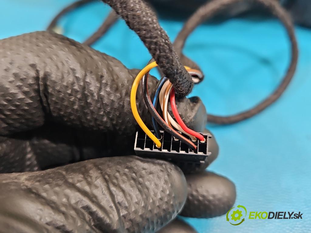 Skoda Octavia III 2013- 1.4 TSI 150 HP manual 110 kW 1395 cm3 5- zrkadlo ľavé  (Kľučka dverí ostatné)