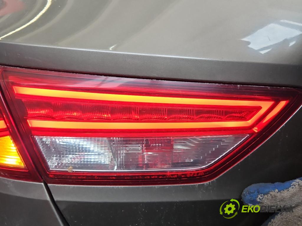Seat Leon III 2012-2020 2.0 tdi 150 HP manual 110 kW 1968 cm3 5- svetlo / reflektor zadné ľavé  (Kľučka dverí ostatné)