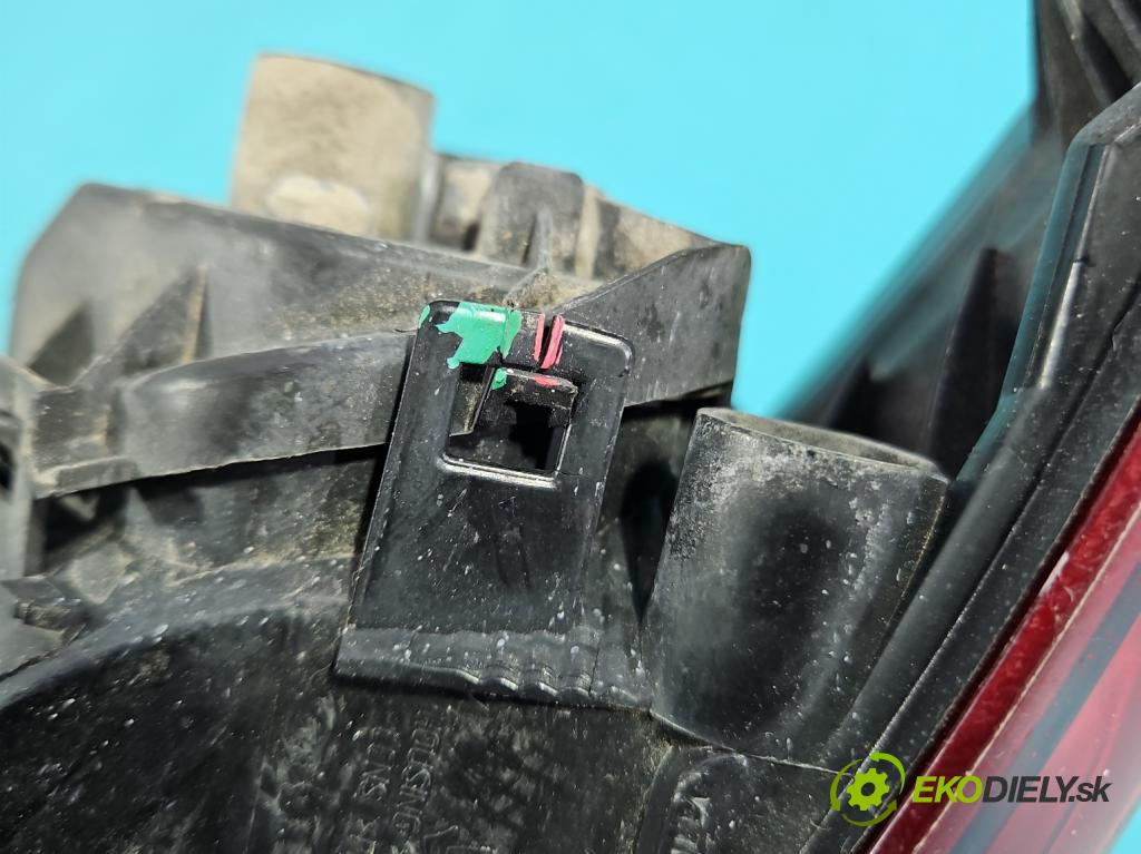 Seat Leon III 2012-2020 2.0 tdi 150 HP manual 110 kW 1968 cm3 5- svetlo / reflektor zadné pravé 5F9945208A (Kľučka dverí ostatné)