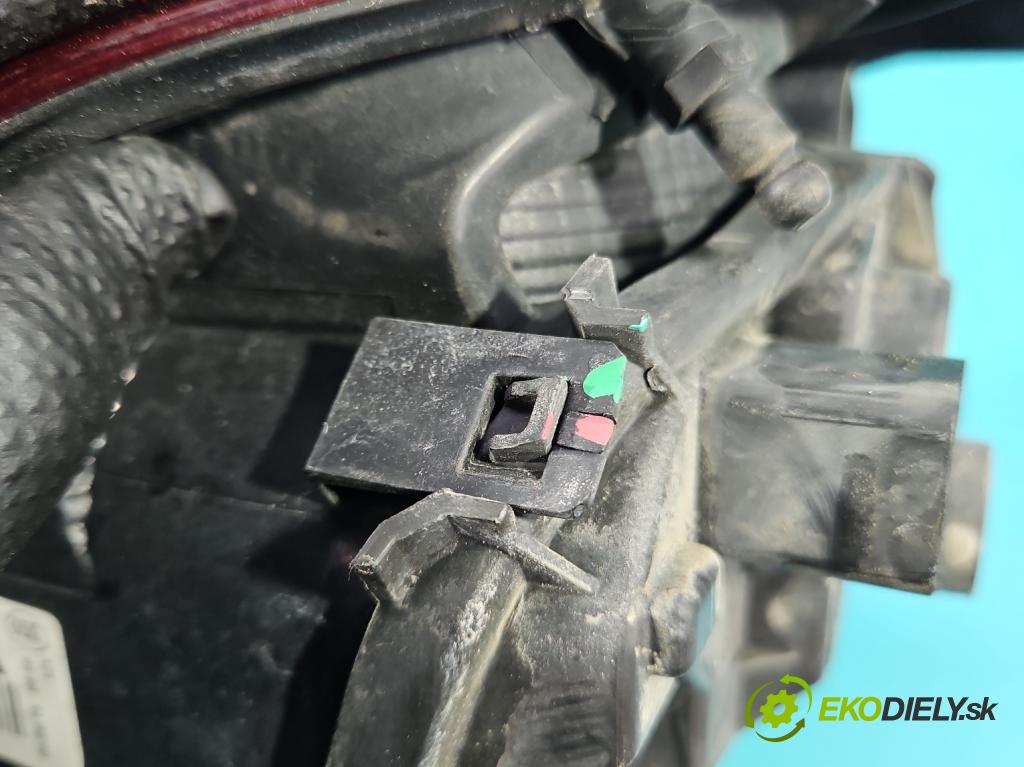 Seat Leon III 2012-2020 2.0 tdi 150 HP manual 110 kW 1968 cm3 5- svetlo / reflektor zadné pravé 5F9945208A (Kľučka dverí ostatné)