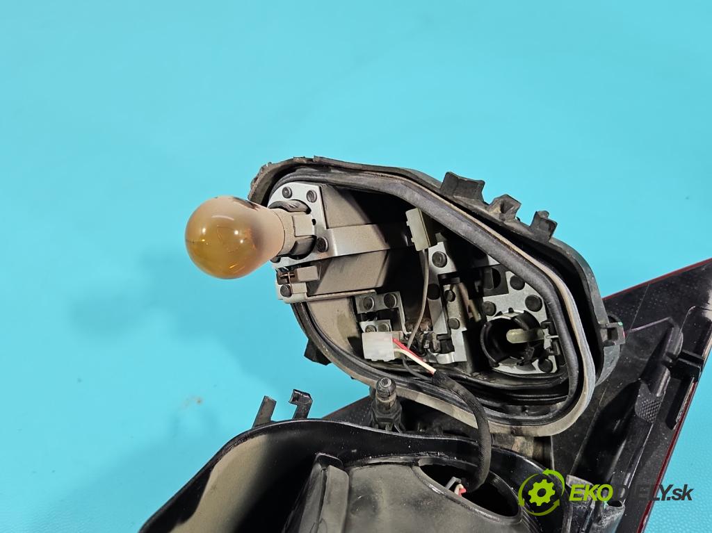 Seat Leon III 2012-2020 2.0 tdi 150 HP manual 110 kW 1968 cm3 5- svetlo / reflektor zadné pravé 5F9945208A (Kľučka dverí ostatné)