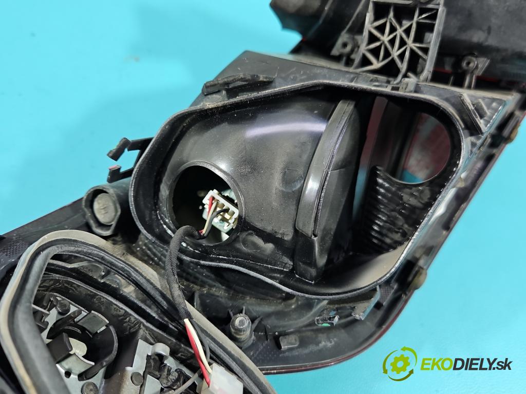 Seat Leon III 2012-2020 2.0 tdi 150 HP manual 110 kW 1968 cm3 5- svetlo / reflektor zadné pravé 5F9945208A (Kľučka dverí ostatné)