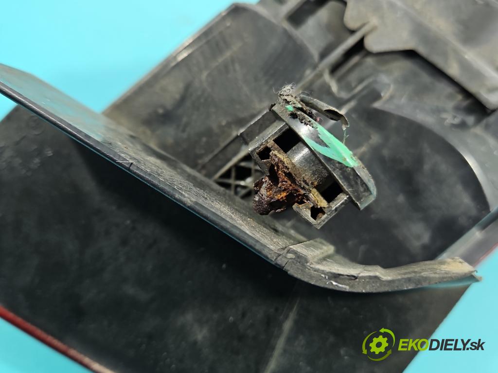 Seat Leon III 2012-2020 2.0 tdi 150 HP manual 110 kW 1968 cm3 5- svetlo / reflektor zadné pravé 5F9945208A (Kľučka dverí ostatné)