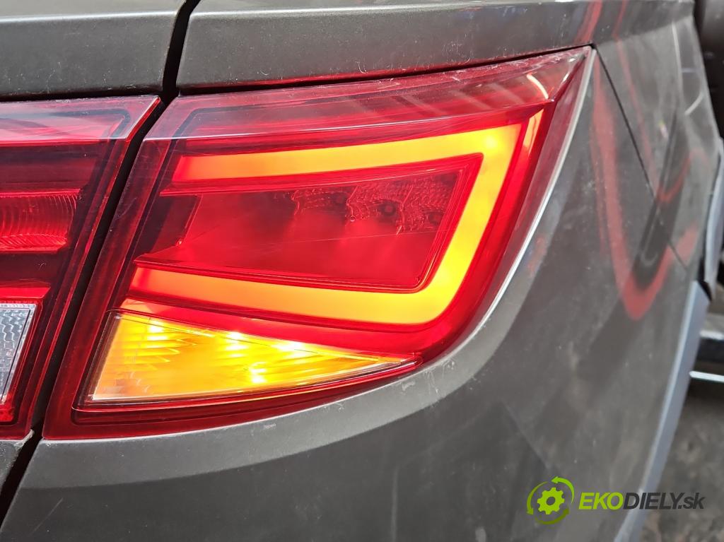 Seat Leon III 2012-2020 2.0 tdi 150 HP manual 110 kW 1968 cm3 5- svetlo / reflektor zadné pravé 5F9945208A (Kľučka dverí ostatné)