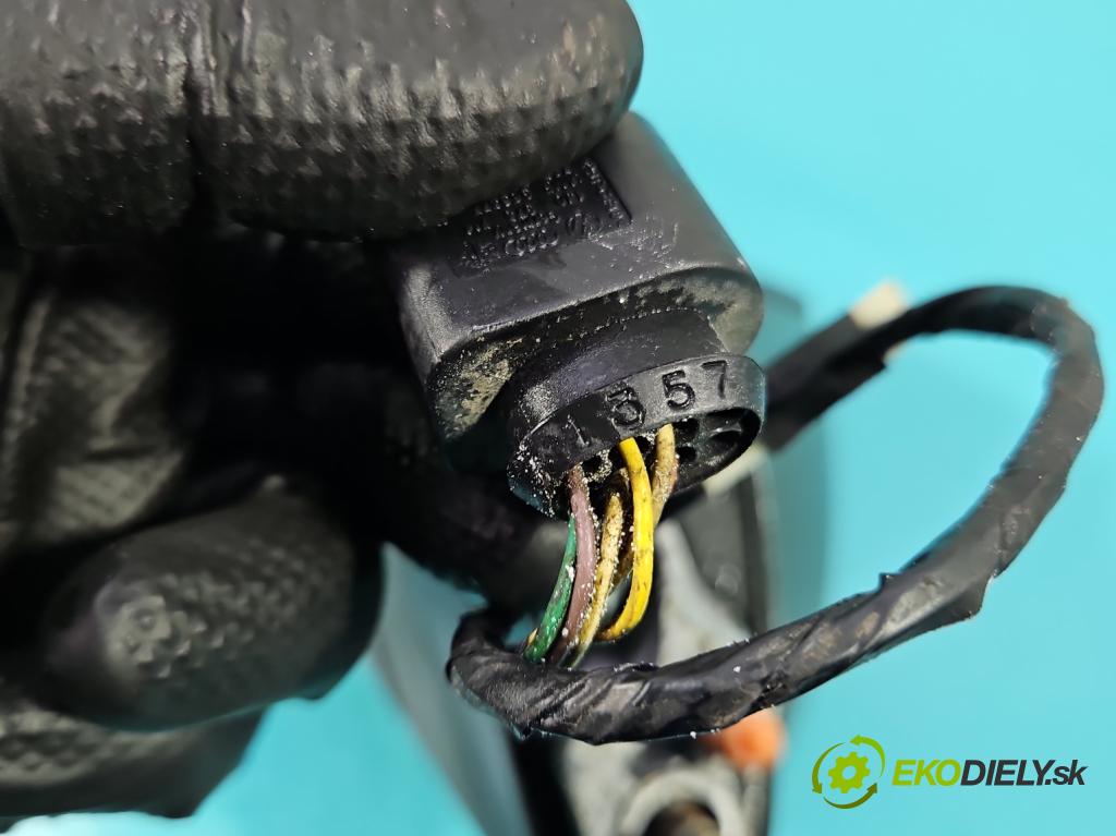 Seat Leon III 2012-2020 2.0 tdi 150 HP manual 110 kW 1968 cm3 5- zrkadlo ľavé  (Kľučka dverí ostatné)