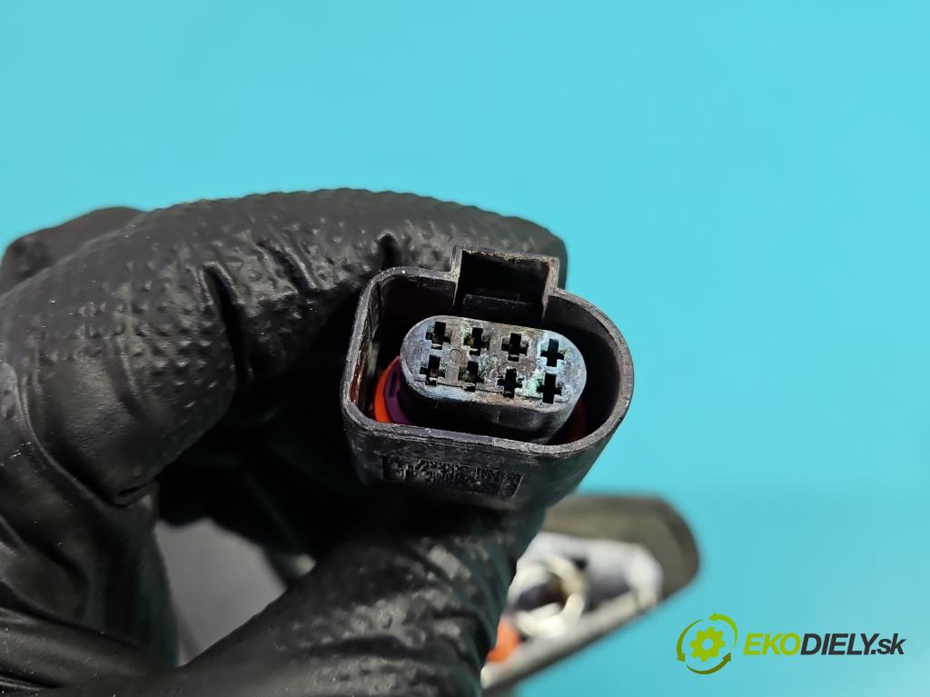 Seat Leon III 2012-2020 2.0 tdi 150 HP manual 110 kW 1968 cm3 5- zrkadlo pravé  (Kľučka dverí ostatné)