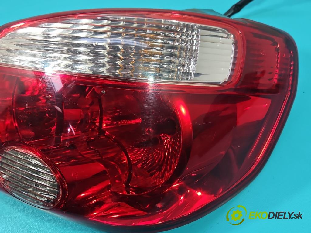 Mitsubishi Outlander I 2003-2006 2.0 16V 136 HP manual 100 kW 1997 cm3 5- svetlo / reflektor zadné pravé  (Kľučka dverí ostatné)