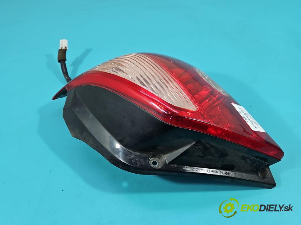 Mitsubishi Outlander I 2003-2006 2.0 16V 136 HP manual 100 kW 1997 cm3 5- svetlo / reflektor zadné pravé  (Kľučka dverí ostatné)